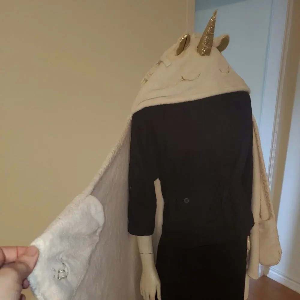 Justice Cream Unicorn Cozy Blanket || One size EUC
